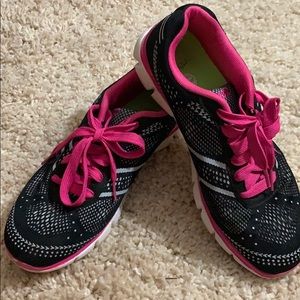 Avis running shoes size 10